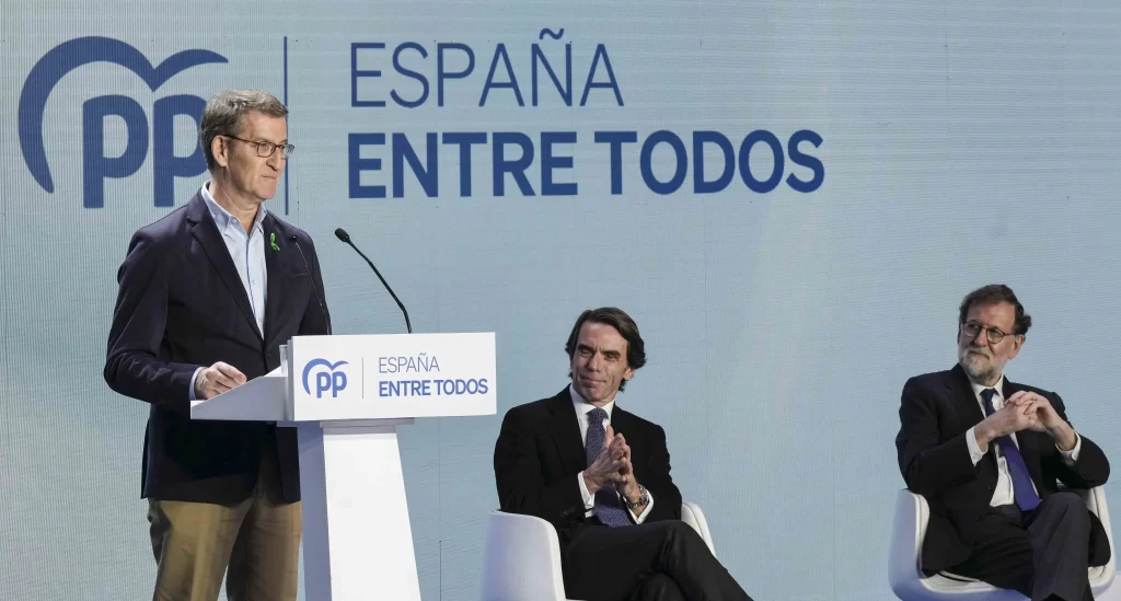 Feijoo con Aznar y Rajoy